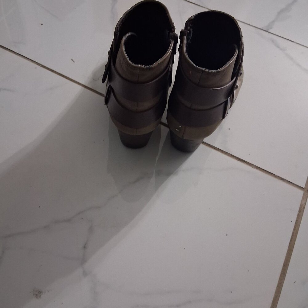 Boots - Picture 3 of 6